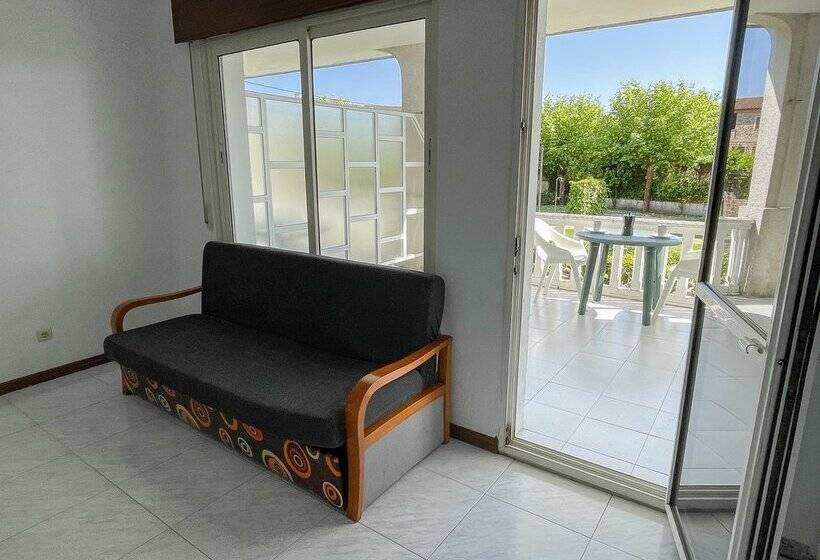 Apartamentos Revo Salinas 3000