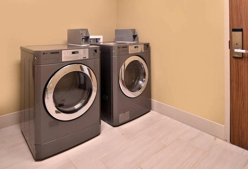 ホテル Holiday Inn Express & Suites   Marshalltown, An Ihg