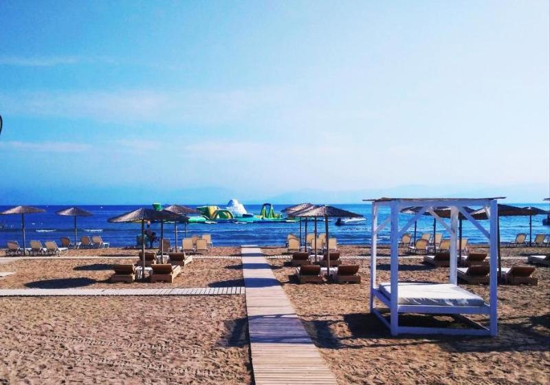 هتل Olive Grove Beachfront