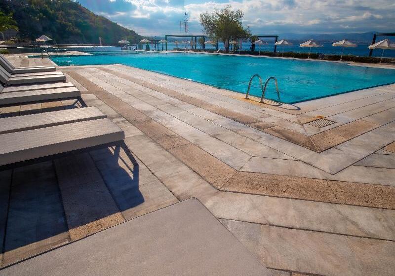 هتل Ramada Loutraki Poseidon Resort