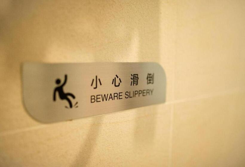 Lavande Hotels·shenzhen North Railway Station Bantian Metro Station