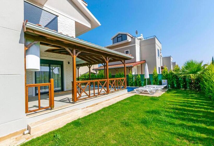 Paradise Town Villa Lisa