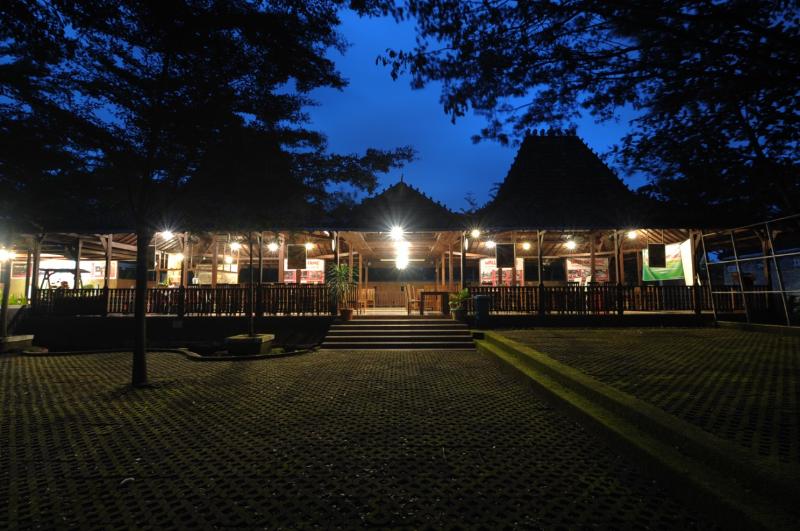 Fotos del hotel Kyriad Grand Master  Purwodadi:  3
