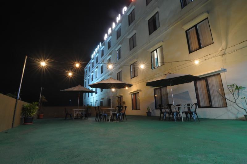 Fotos del hotel Kyriad Grand Master  Purwodadi:  8