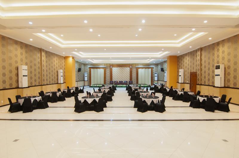 Fotos del hotel Kyriad Grand Master  Purwodadi:  11