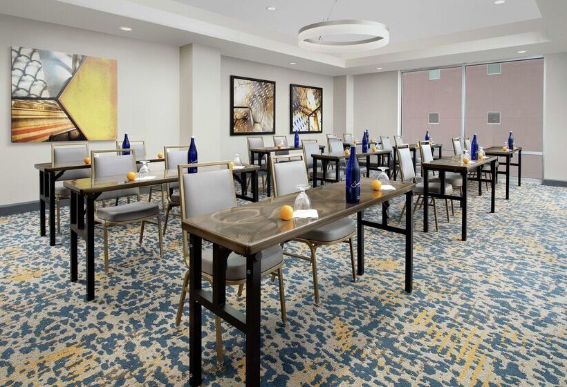 هتل Hilton Garden Inn Westchester Dobbs Ferry