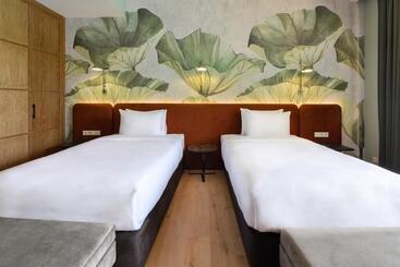 هتل Lopota Lake Resort & Spa