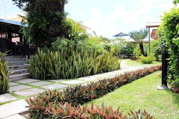 Pirogue Lodge