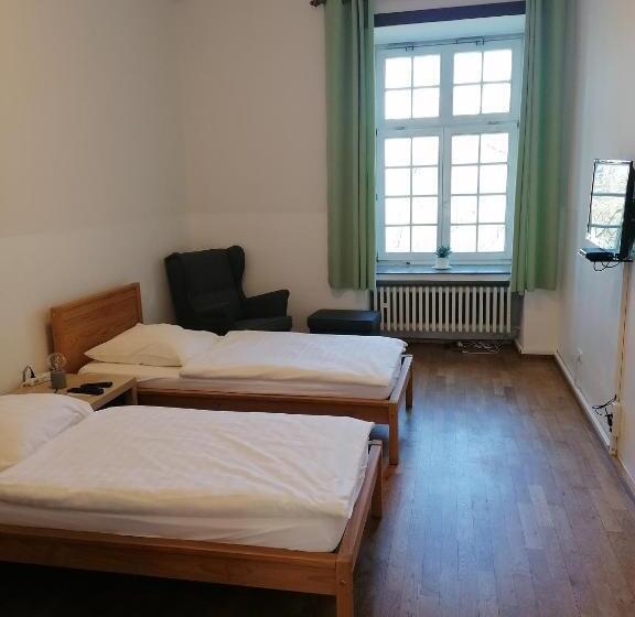 호스텔 Kloster Langwaden