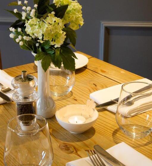 旅馆 The Oak House