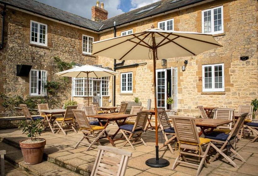 ユースホステル The Queens Arms