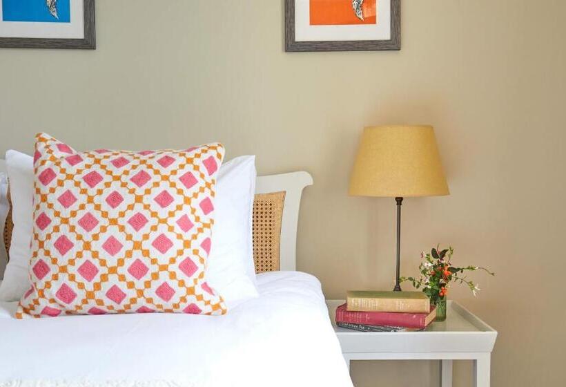 ユースホステル The Queens Arms