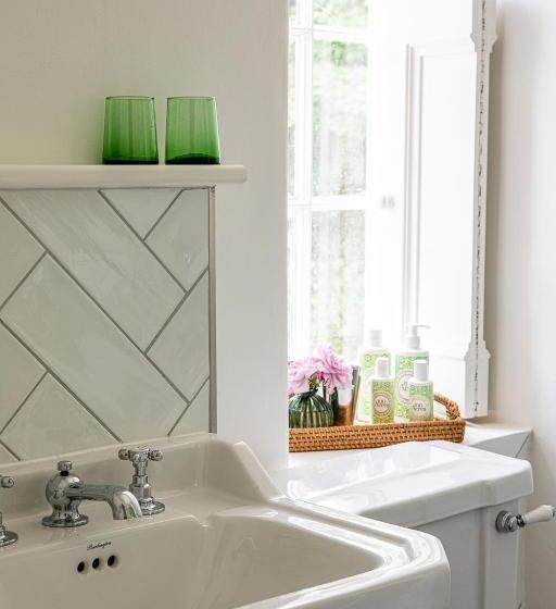 ユースホステル The Queens Arms