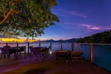 Anse Soleil Beachcomber Hotel And Self Catering