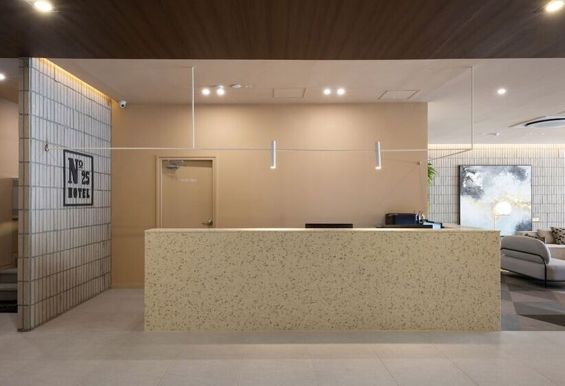 No.25 Signature Hotel Daechung