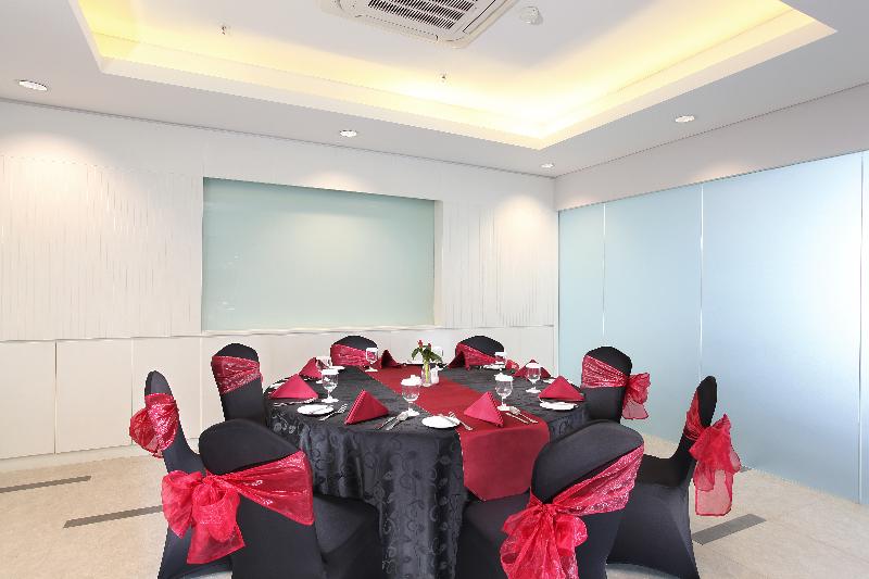 هتل Swissbelinn Modern Cikande