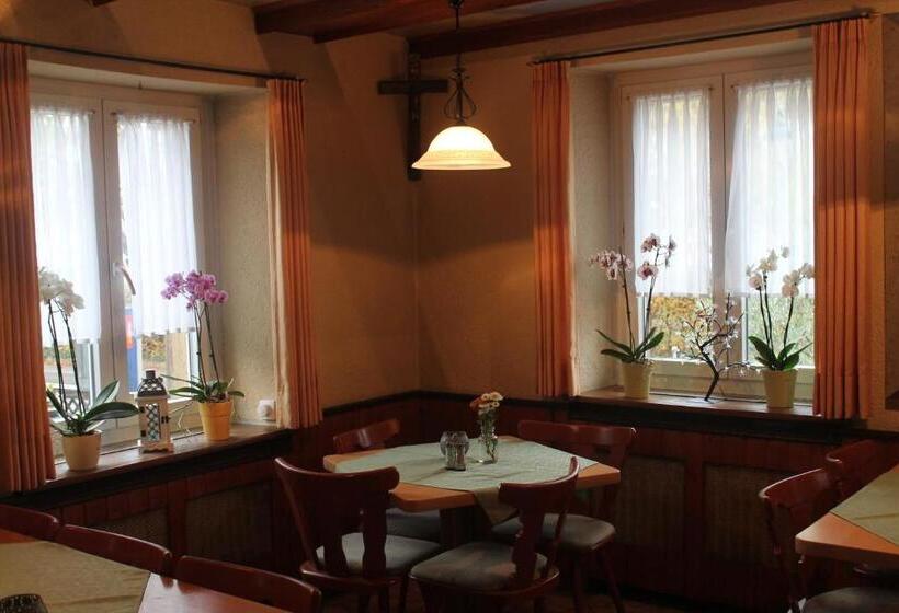 پانسیون Gasthaus Zur Sonne