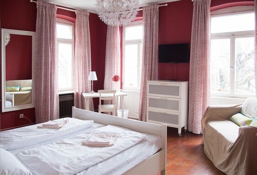 پانسیون Hemingway`s Heidelberg Hostel