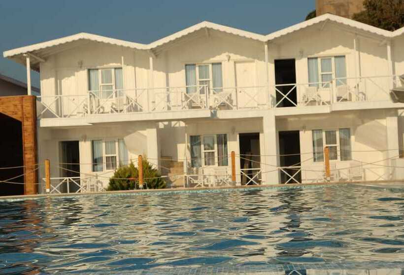 Risus Beach Resort