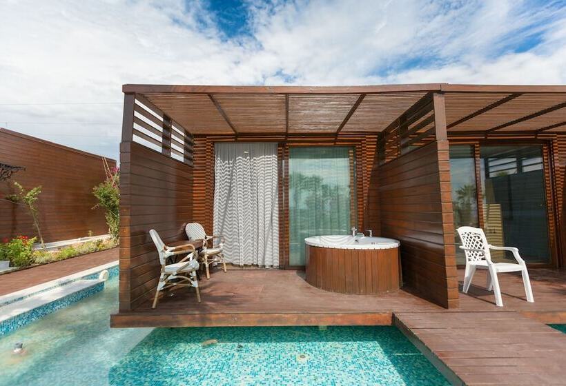 Risus Beach Resort