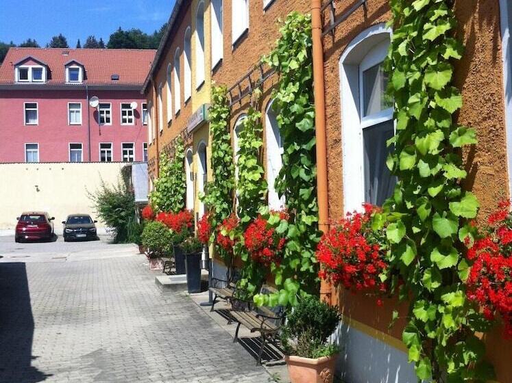 هتل An Der Porzellan Manufaktur Pension