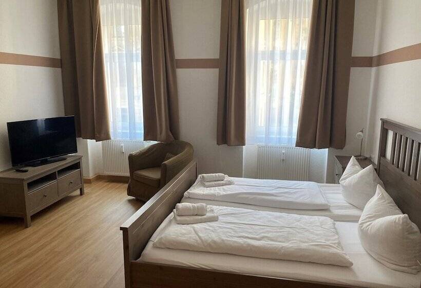 هتل An Der Porzellan Manufaktur Pension