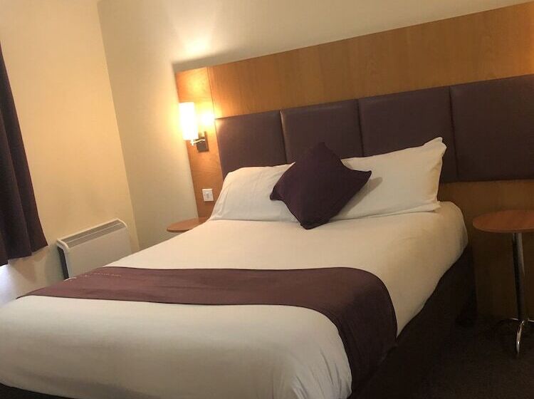 هتل Purple Roomz Preston South