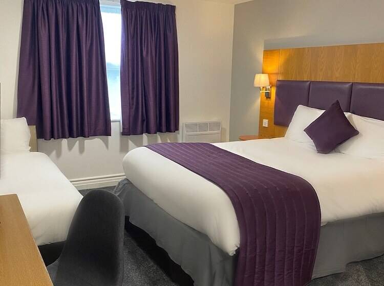 هتل Purple Roomz Preston South