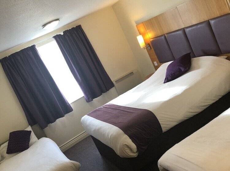 هتل Purple Roomz Preston South