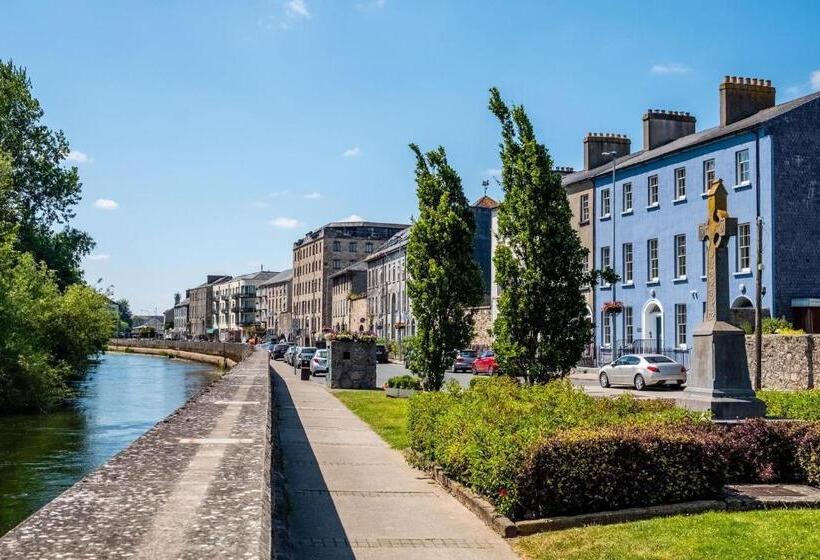 بنسيون Befani's Mediterranean Restaurant & Townhouse