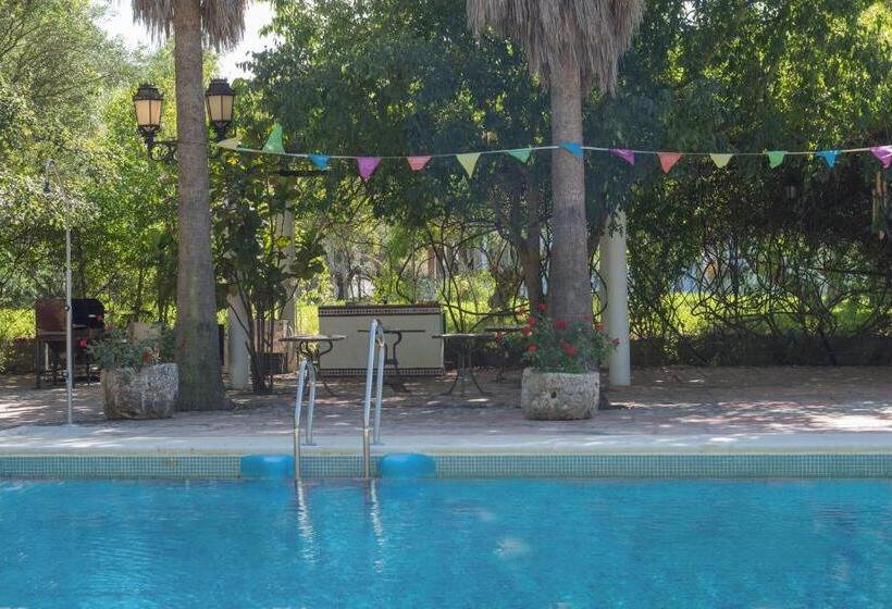 پانسیون Cortijo Los Monteros