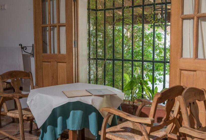 پانسیون Cortijo Los Monteros