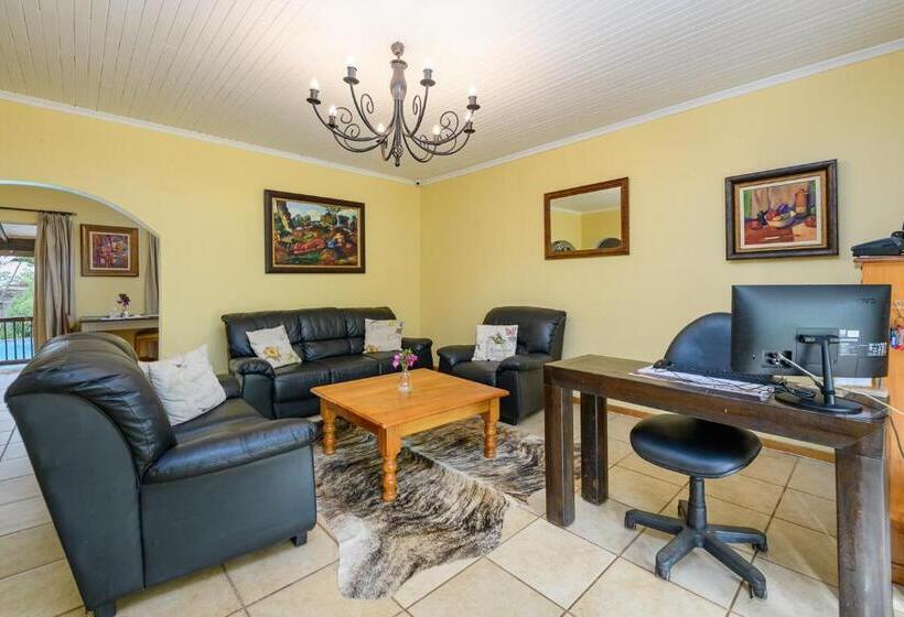 פנסיון Hlulala Guest House