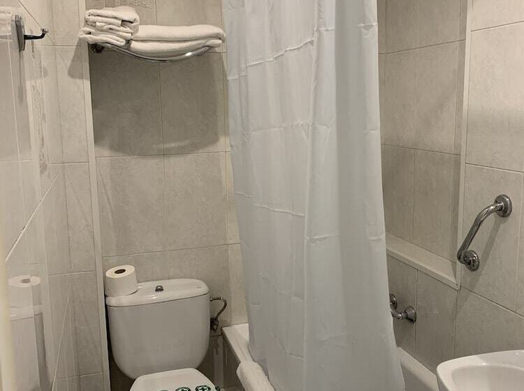 پانسیون Hostal Tarres