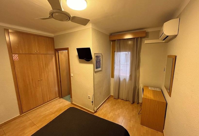 پانسیون Hostal Tarres