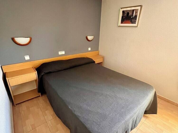 پانسیون Hostal Tarres