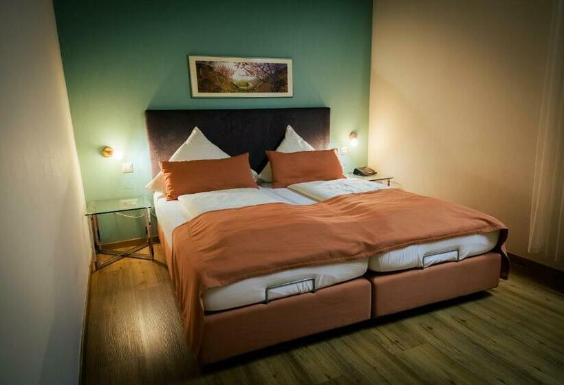 ペンション Mosel Landhaus Hotel Oster