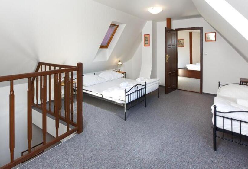 پانسیون Penzion Na 15. Poledníku