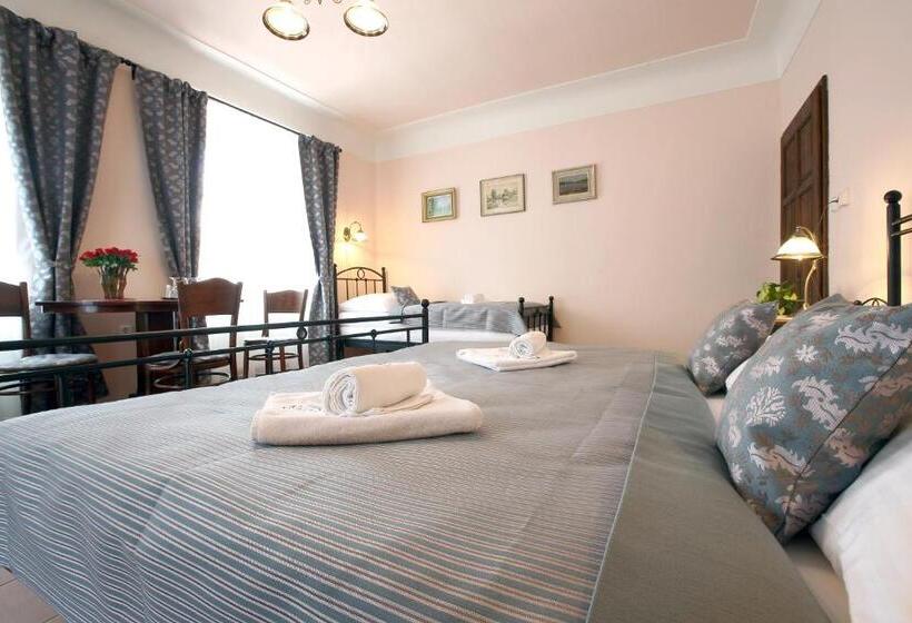 پانسیون Penzion Na 15. Poledníku