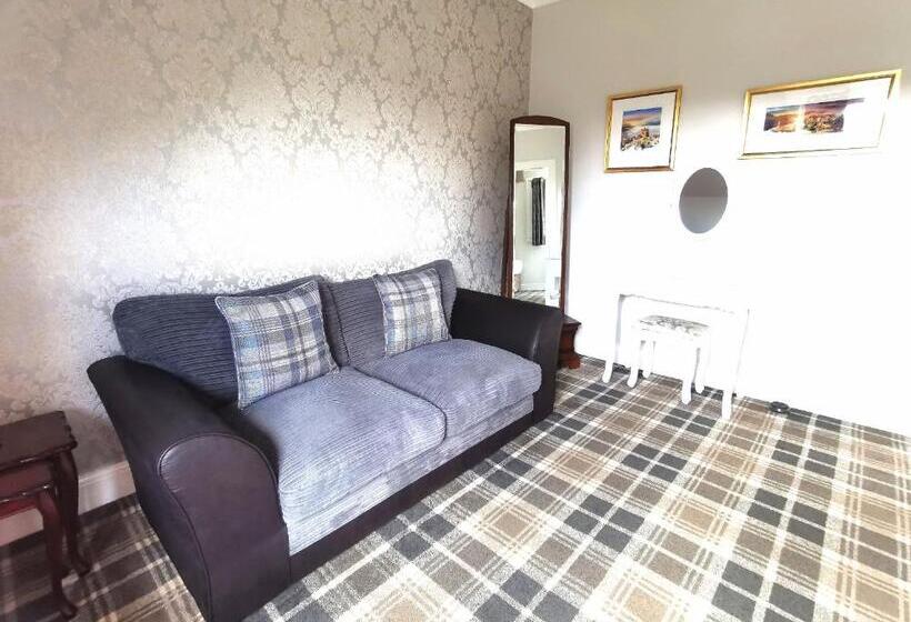 بنسيون The Knowe Guest House