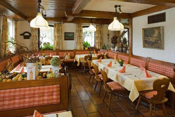 ペンション Gasthof Kocherbähnle