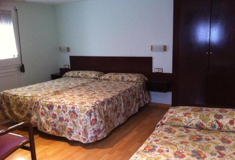 پانسیون Hostal Del Ripollès