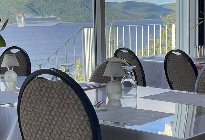 Общежитие Auberge De La Rivière Saguenay