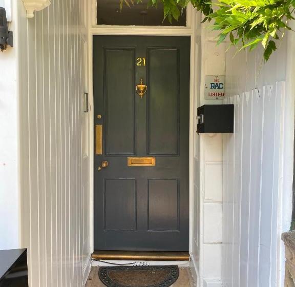 פנסיון Braeside Guesthouse