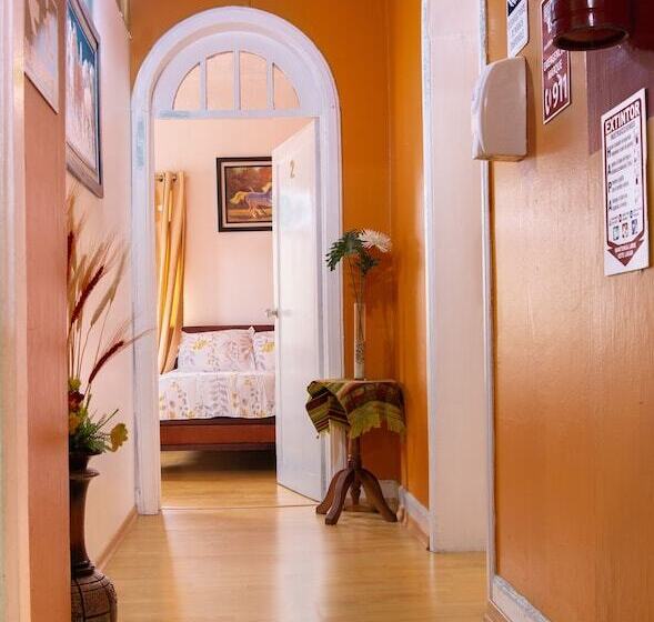 پانسیون Whipala Hostal