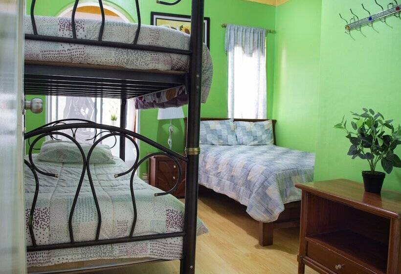 پانسیون Whipala Hostal