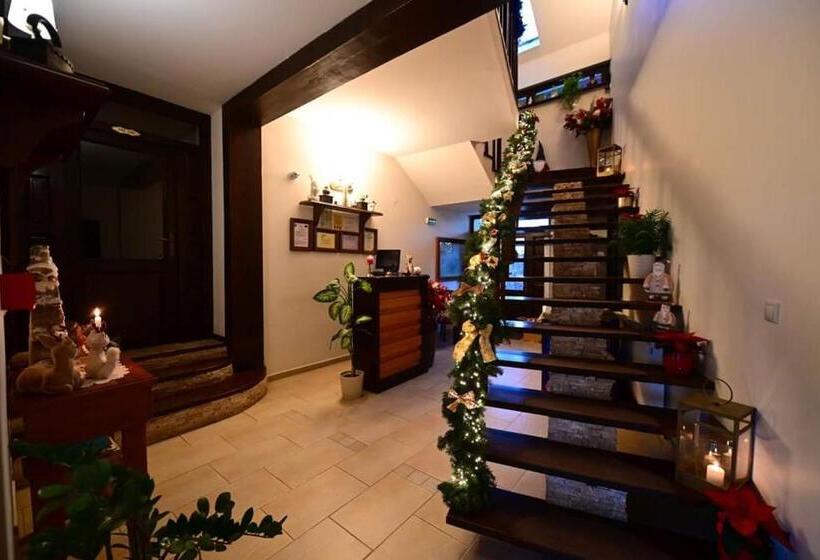 پانسیون Natura Family Resort