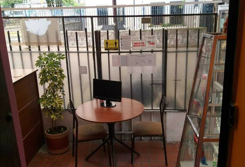 پانسیون Whipala Hostal