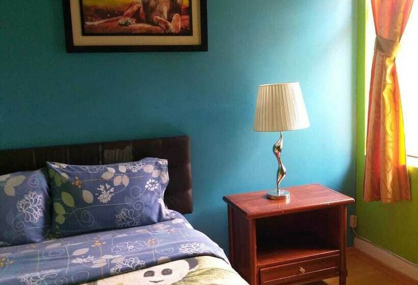 پانسیون Whipala Hostal