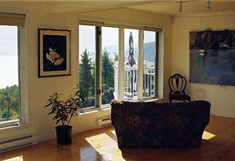 הוסטל Auberge Cap Aux Corbeaux